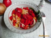 Салат из помидоров болгарского перца и лука