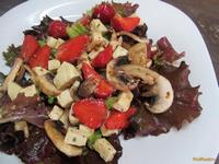 Салат с клубникой брынзой и шампиньонами рецепт с фото