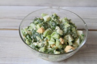 Салат из свежих огурцов и зелени рецепт с фото