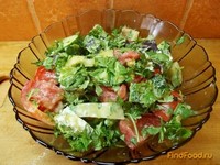 Овощной салат с кинзой
