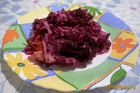 Свекольный салат с квашеной капустой и яблоком рецепт с фото