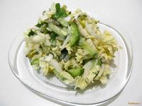 Салат из пекинской капусты и огурцом