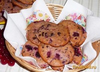Творожное печенье с вишней и шоколадом