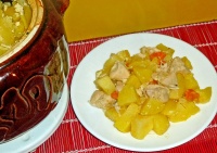 Жаркое с курицей под сметанным соусом в горшочке рецепт с фото
