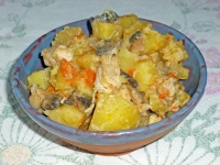 Картофель с грибами и курицей в сметане рецепт с фото