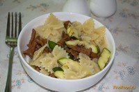 Макаронный теплый салат с цуккини и лисичками маринованными рецепт с фото