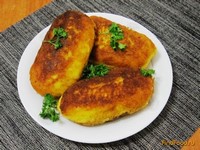 Картофельные пирожки с сардельками рецепт с фото