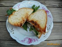 Сэндвич с яичницей и рукколой рецепт с фото