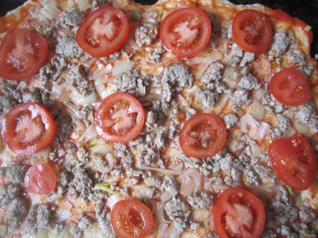пицца с фаршем и домашним майонезом рецепт с фото 6-го шага 