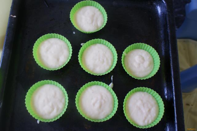 Ванильные кексы с кокосовой стружкой и вишней рецепт с фото 5-го шага 