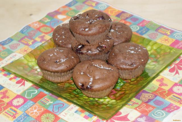Шоколадные кексы с черной смородиной рецепт с фото 6-го шага 