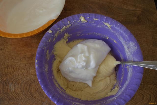 Бисквитный торт с прослойкой из черемухи рецепт с фото 5-го шага 