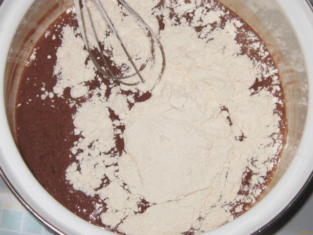 Кексы с горьким и белым шоколадом рецепт с фото 4-го шага 