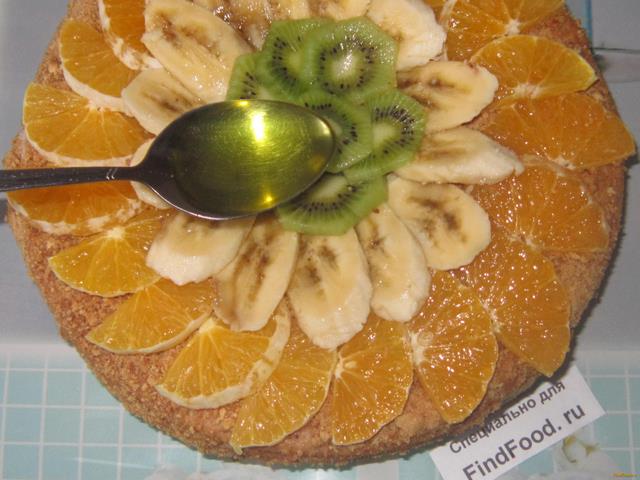 Торт Медовик с фруктами и ягодами рецепт с фото 15-го шага 