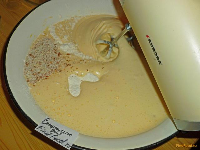 Бисквитный торт с миндалем и сметанным суфле рецепт с фото 5-го шага 