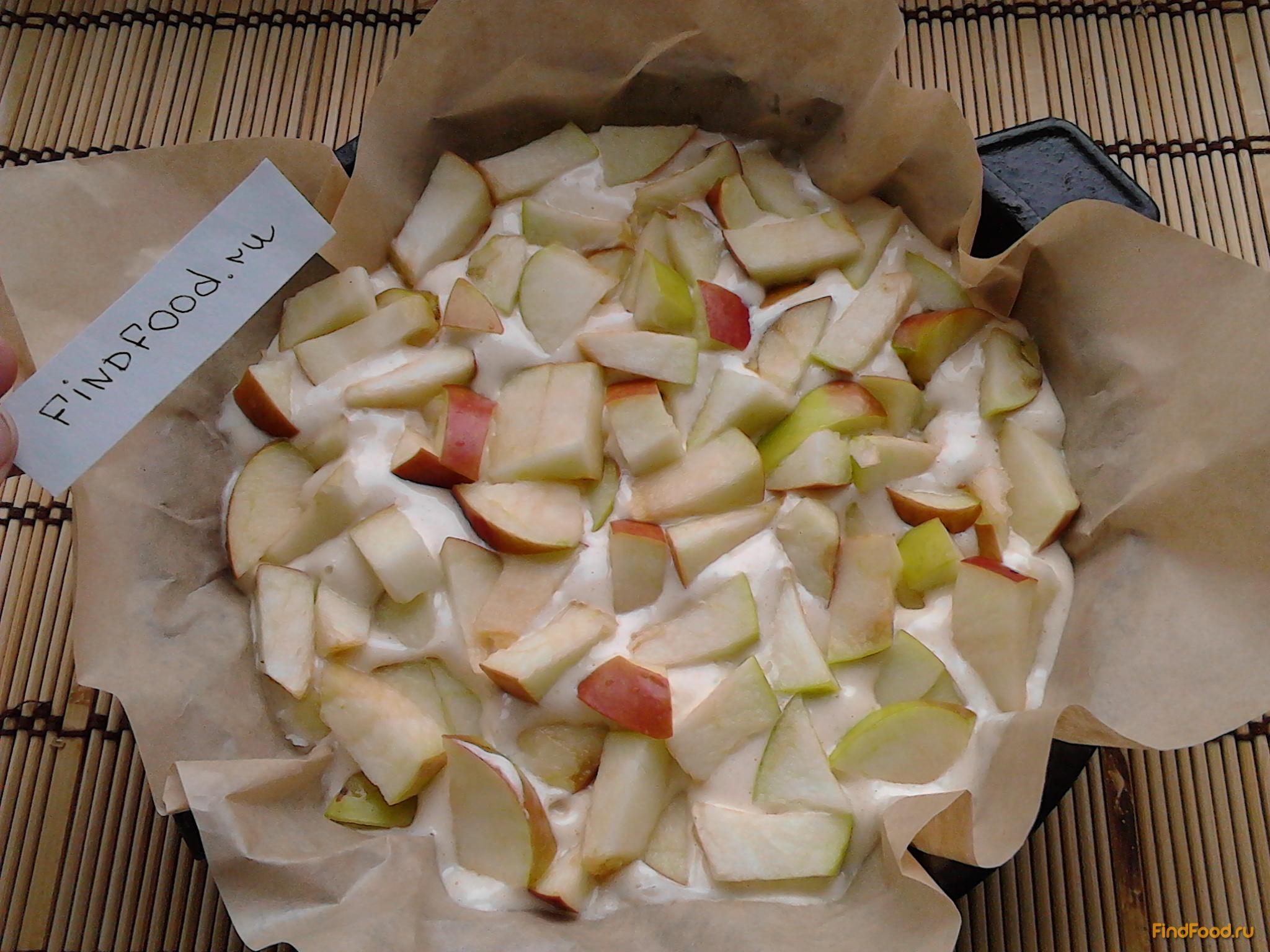 Шарлотка с яблочной начинкой рецепт с фото 5-го шага 