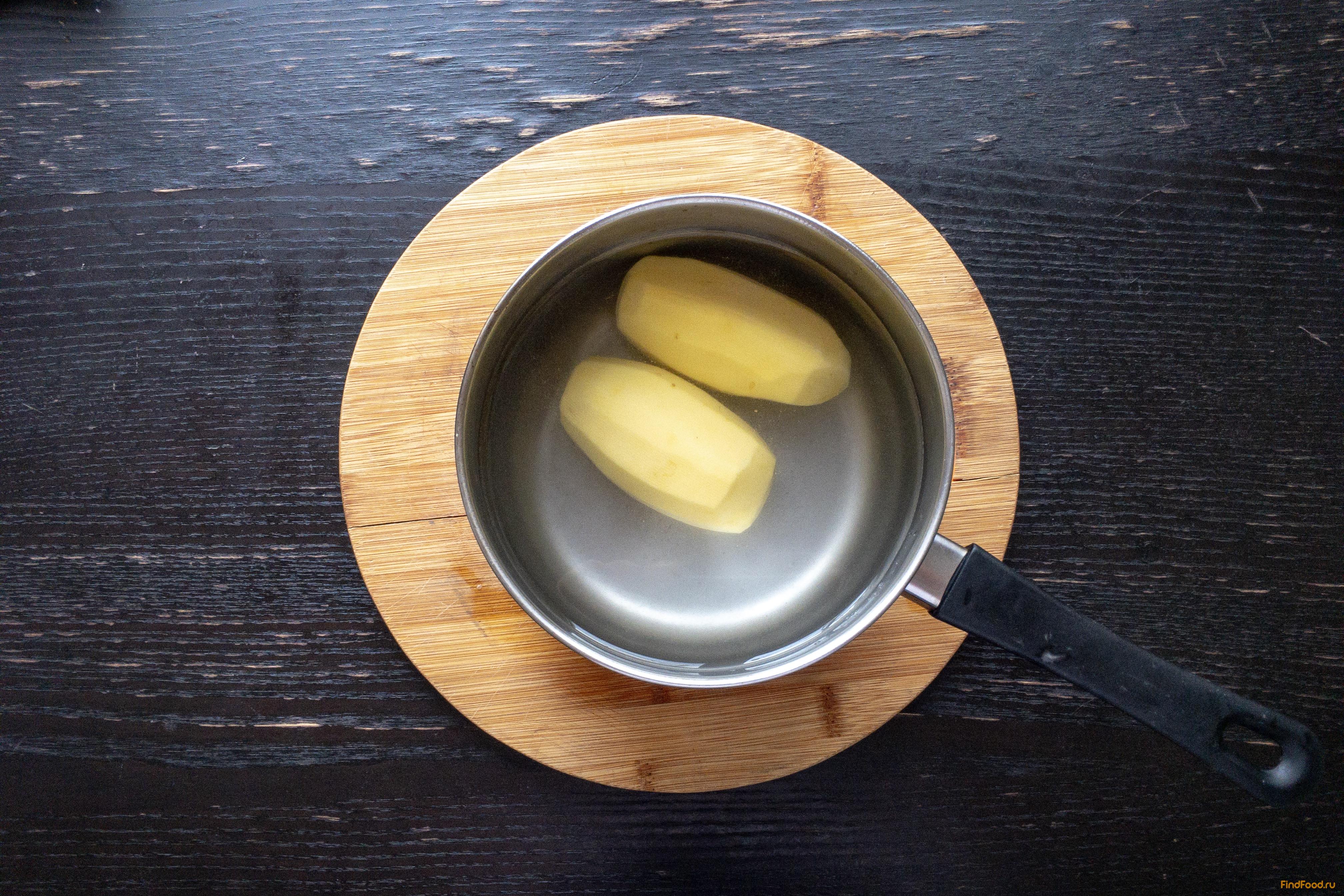 Слойки с картофелем и маринованными грибами из дрожжевого теста рецепт с фото 2-го шага 