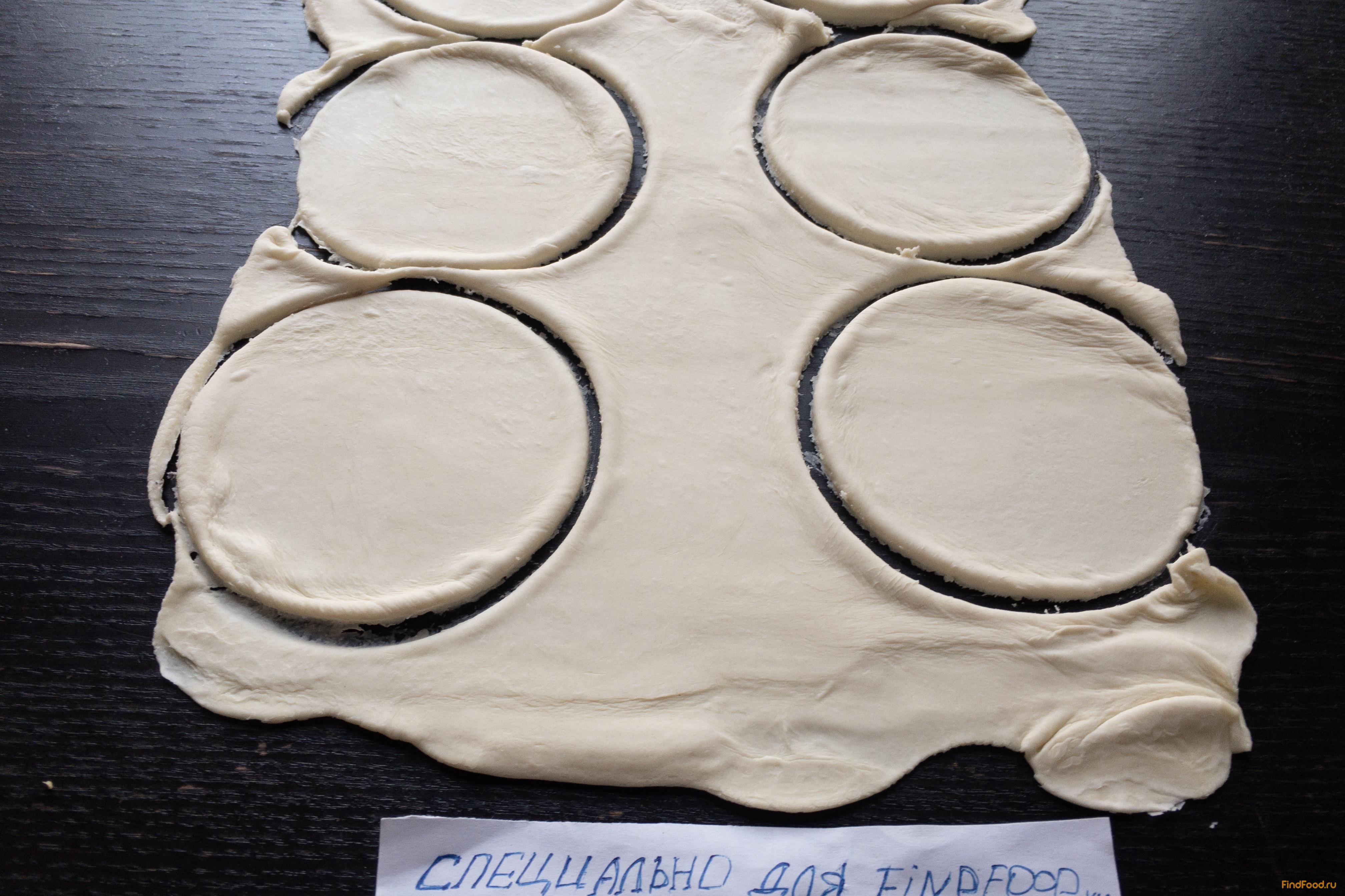 Слойки с картофелем и маринованными грибами из дрожжевого теста рецепт с фото 9-го шага 