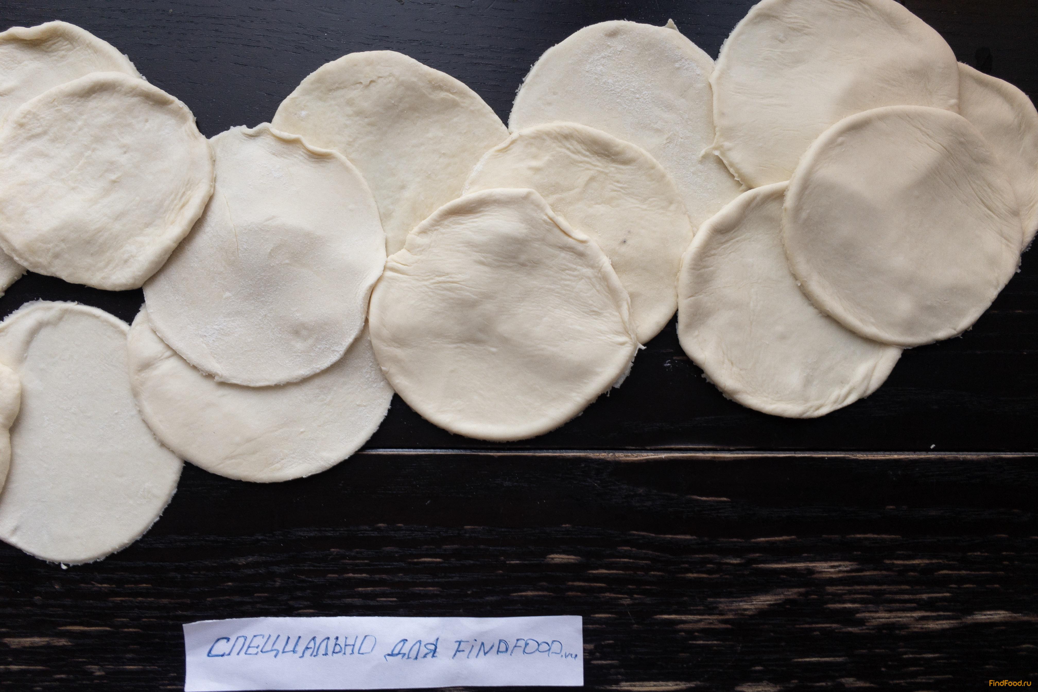 Слойки с картофелем и маринованными грибами из дрожжевого теста рецепт с фото 10-го шага 
