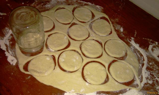 Жареные пирожки с луком рецепт с фото 6-го шага 