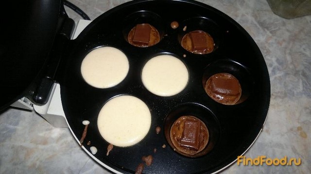 Двухцветные кексы с шоколадной начинкой рецепт с фото 4-го шага 