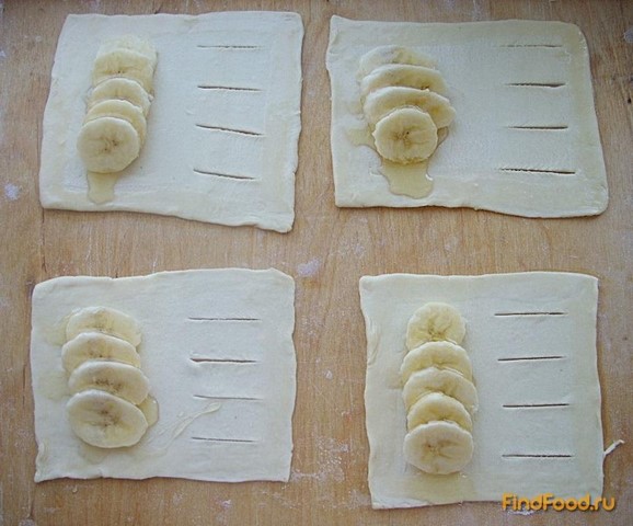 Слоечки с медовым бананом рецепт с фото 4-го шага 