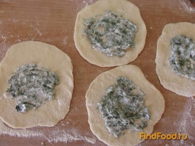 Адыгейские лепешки с зеленью рецепт с фото 5-го шага 