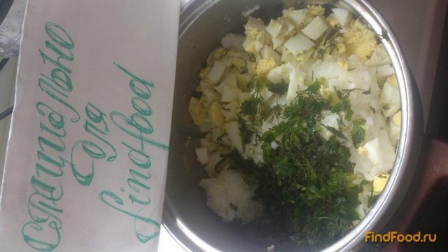Домашние пирожки с рисом вареными яйцами и зеленью рецепт с фото 3-го шага 