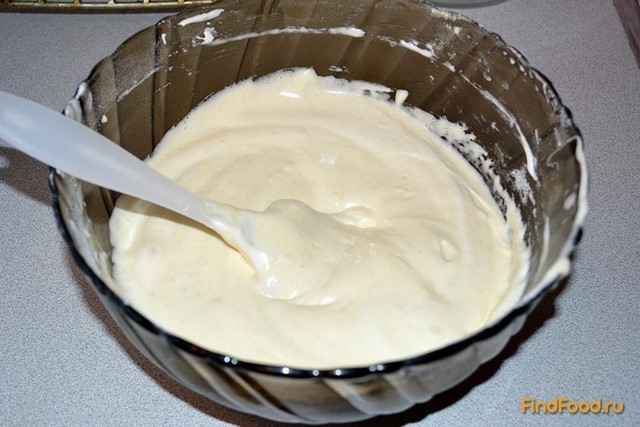 Бисквитная шарлотка с яблоками рецепт с фото 5-го шага 