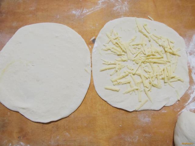 Лепёшки сырные рецепт с фото 3-го шага 