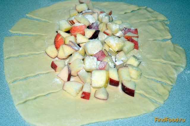 Кулебяка с яблоком и сахаром рецепт с фото 8-го шага 