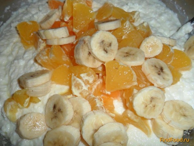 Бананово-апельсиновая творожная запеканка с яблоками рецепт с фото 3-го шага 
