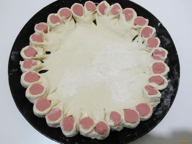 Пирог с сосисками и тушеной капустой рецепт с фото 10-го шага 