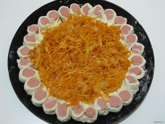 Пирог с сосисками и тушеной капустой рецепт с фото 11-го шага 