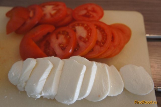 Очень быстрый и вкусный пирог с сыром и томатами рецепт с фото 2-го шага 