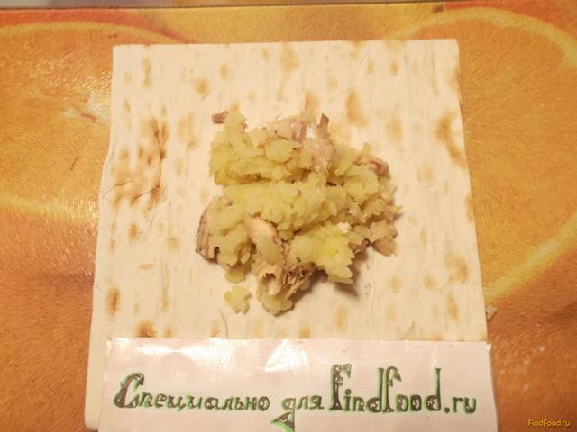 Конвертики из лаваша с картофелем и консервированными сардинами рецепт с фото 6-го шага 