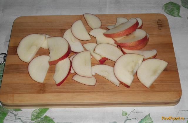 Шарлотка с яблоками из бисквитного теста рецепт с фото 6-го шага 