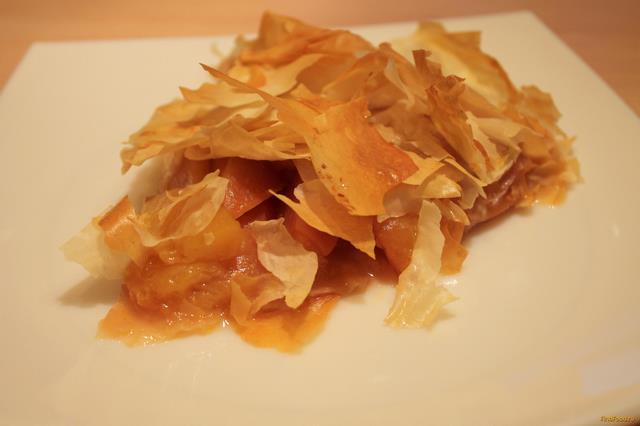 Рваный пирог из фило с персиками рецепт с фото 7-го шага 
