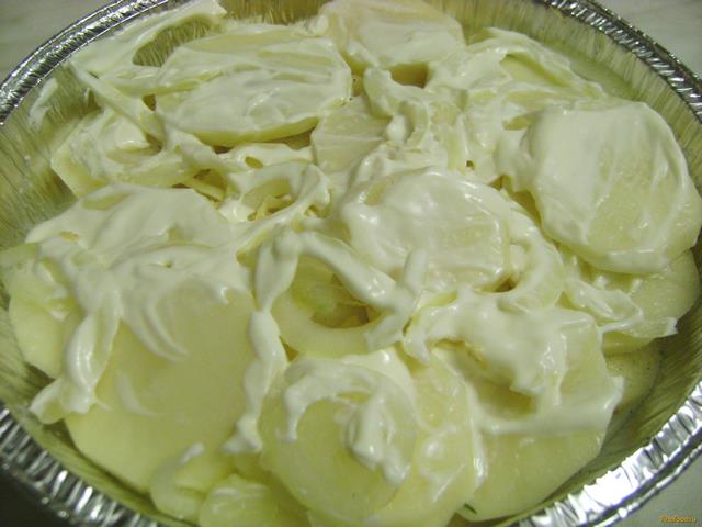 Картофель запеченный в молоке рецепт с фото 5-го шага 