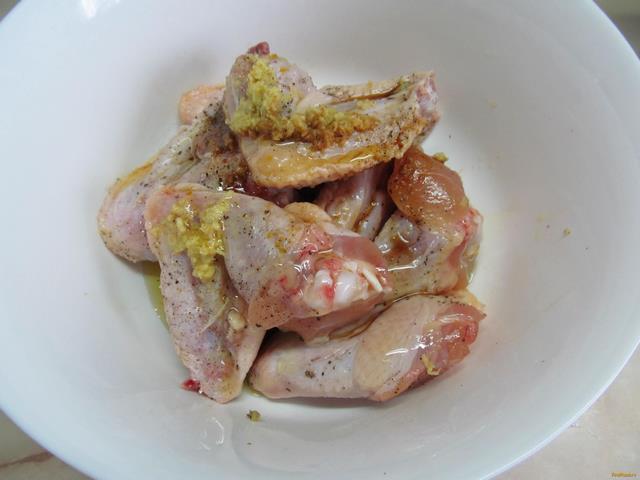 Куриные крылышки с рисом и пекинской капустой рецепт с фото 3-го шага 