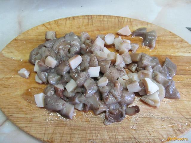 Куриные котлеты с салатом из маринованных грибов рецепт с фото 8-го шага 