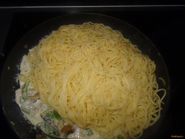 Спагетти с грибами и болгарским перцем рецепт с фото 10-го шага 