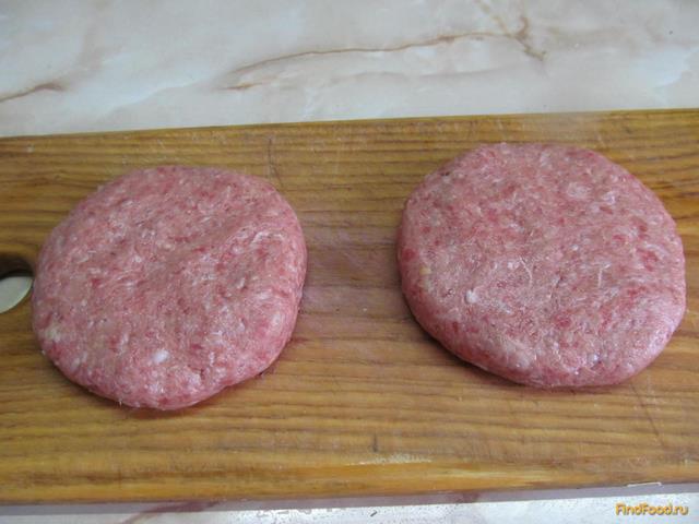 Домашний гамбургер с салатом рецепт с фото 6-го шага 