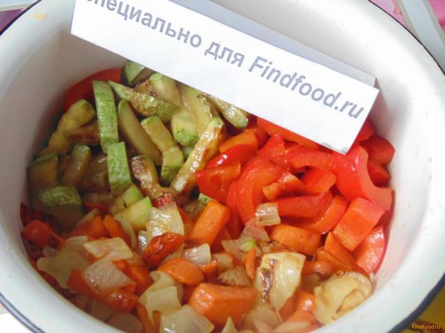 Теплый салат из кабачка перца и морковки рецепт с фото 6-го шага 