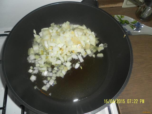Омлет с отварным картофелем рецепт с фото 4-го шага 