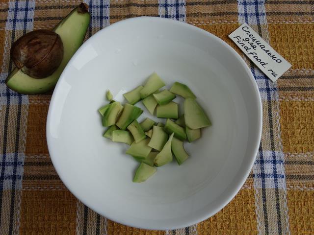 Макароны с соусом из авокадо рецепт с фото 1-го шага 