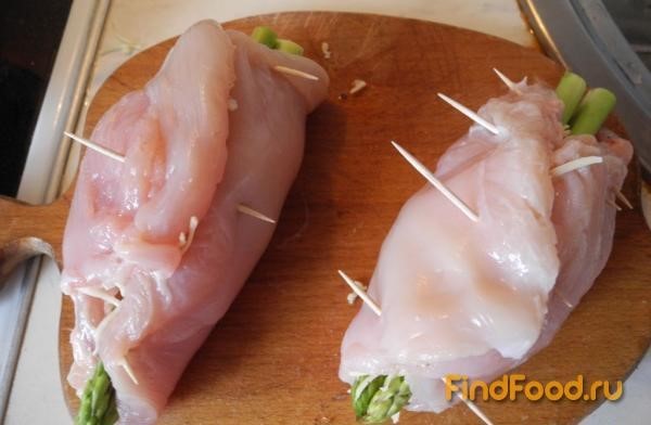 Курица запеченая со спаржей рецепт с фото 10-го шага 