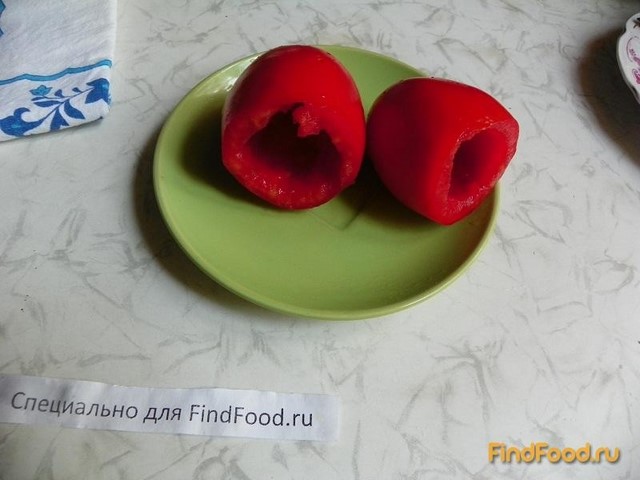 Яичница запеченная в помидорах рецепт с фото 2-го шага 