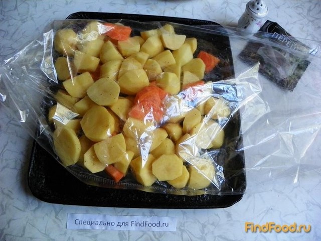 Курица с картофелем запеченная в рукаве рецепт с фото 6-го шага 