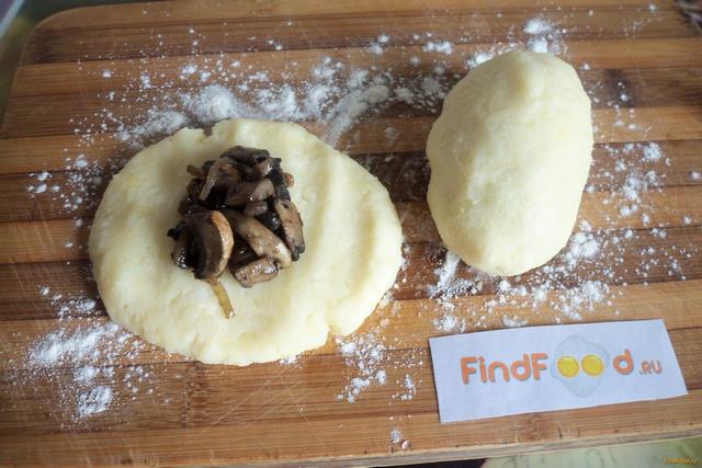 Картофельные зразы с грибами рецепт с фото 5-го шага 